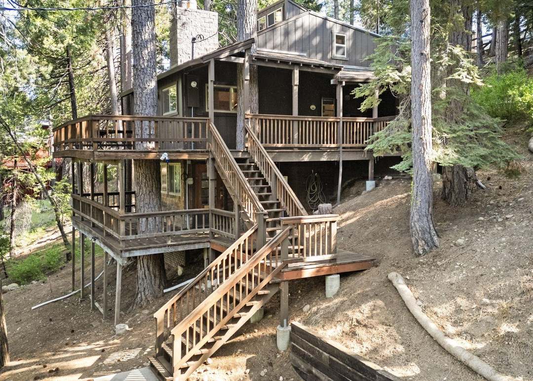 High Pine Hideout — multi-level decks and staircases among the Sierra Nevada pines